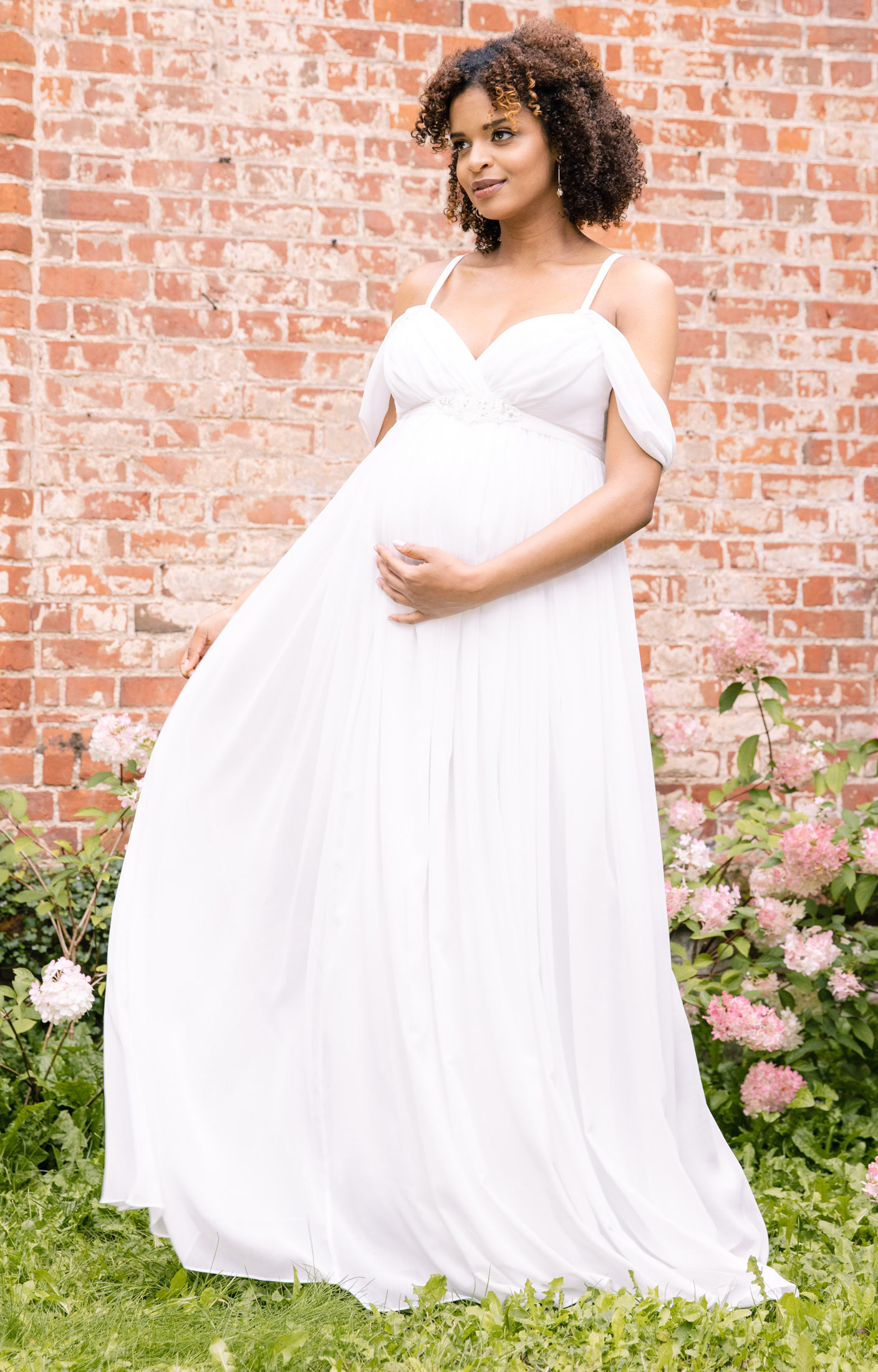 Woman Models Best Pregnancy Wedding Dresses That Are Absolutely Stunning -  PairedLife